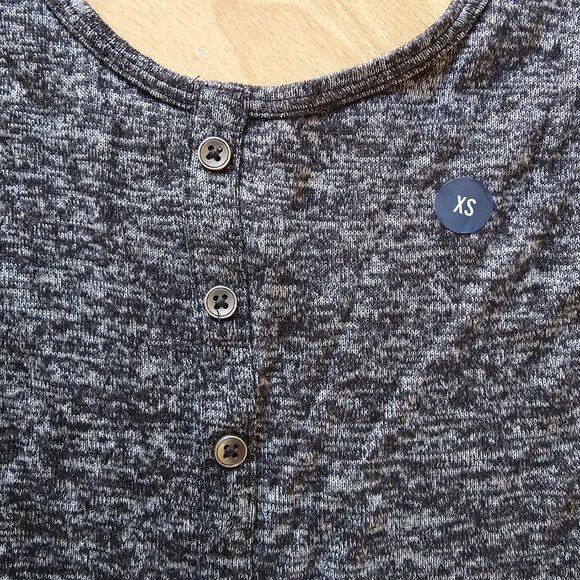BRAND NEW! Hollister Long Sleeve Scoop Neck Top – Dark Gray - Button Front – XS - Picture 2 of 5